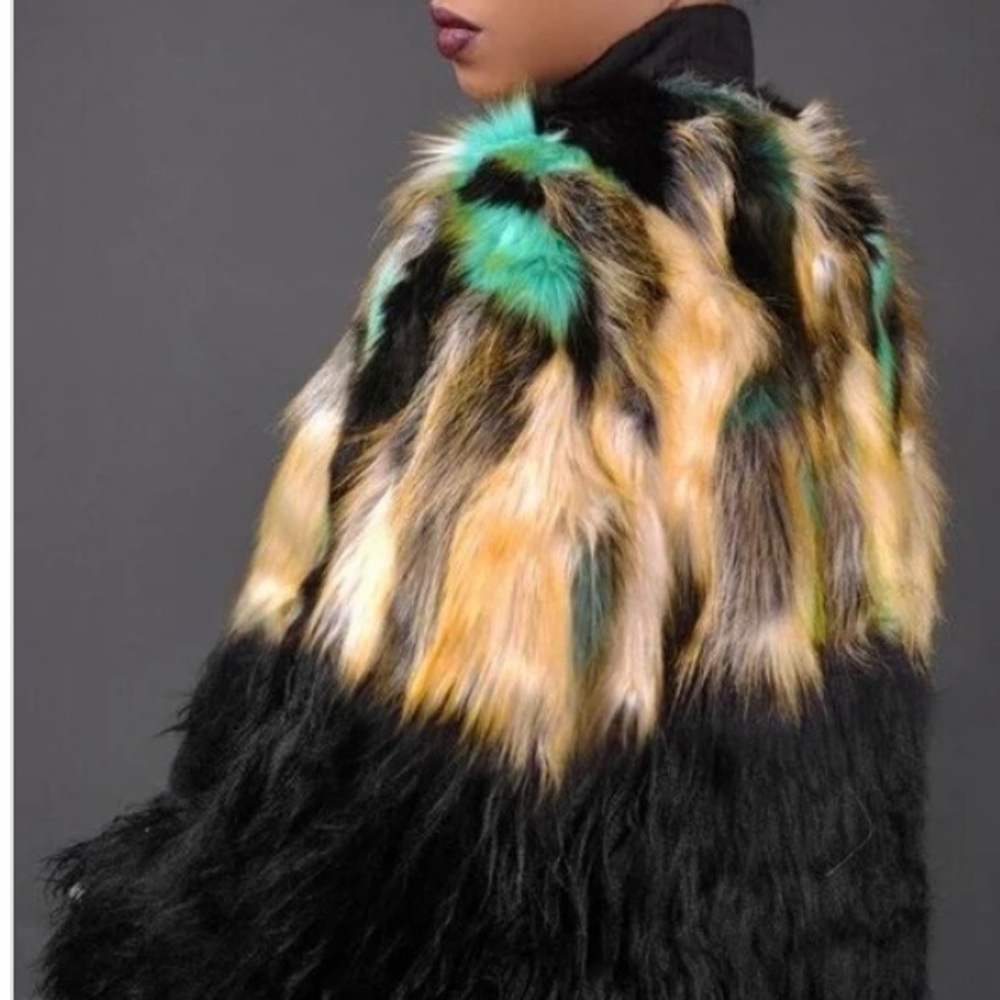 New faux fur jacket - Picture 3 of 7